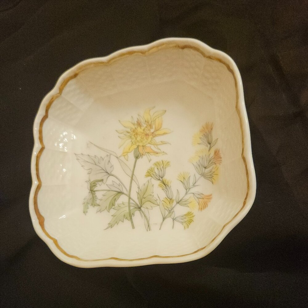 RICHARD GINORI VINTAGE PORCELAIN "PRIMAVERA" FLORAL DISH (HAND SIGNED) - Picture 2 of 6